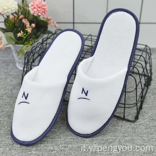 Nuovo design Slipper economico con logo personalizzato